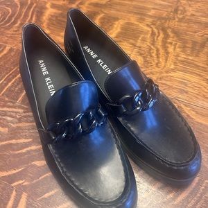 Anne Klein black wedge loafer 9.5